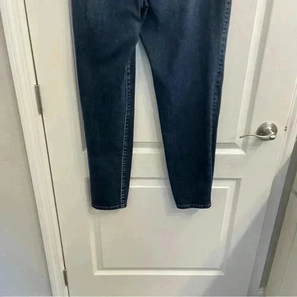 Distressed Denim Jeans with Fabric Underlay - Picture 10 of 11